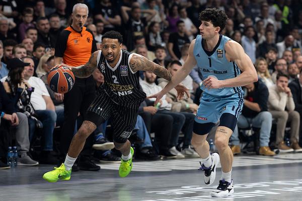 KRIZA JE PROŠLOST! Partizan slomio Albu u Areni i zadržao šanse za doigravanje! Dejvis “iz najboljih dana” junak!