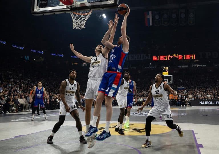 KATASTROFA PARTIZANA KAKVA SE NE PAMTI: Efes do nogu potukao beživotne crno-bele i udaljio ih od doigravanja! Grobari zviždali svojim ljubimcima!