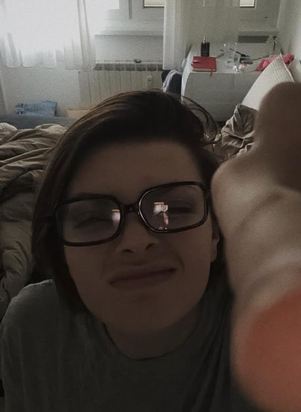 ELA DVORNIK OBJAVILA VRELE FOTKE U TANGA GAĆAMA! Sakndal neviđenih razmera, javnost u šoku,  a ona ovo poručila! (FOTO)
