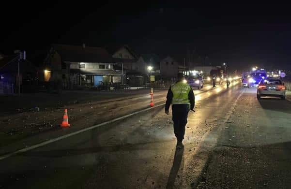TRAGEDIJA IZBEGNUTA ZA DLAKU: Vozača spasila ograda da ne sleti u reku Lim – saobraćajna nezgoda kod graničnog prelaza Gostun