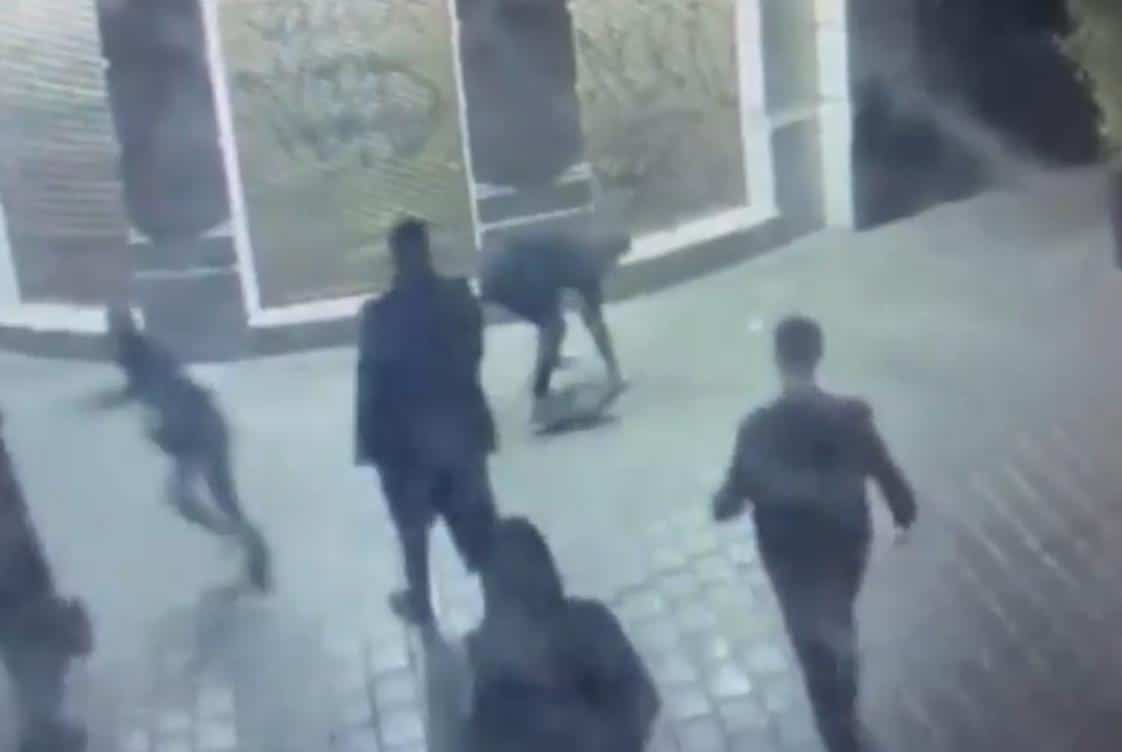UHAPŠENA DVOJICA NAPADAČA IZ NOVOG SADA Za dvojicom se još traga! Oglasio se MUP Srbije o tuči u centru grada (FOTO/VIDEO)
