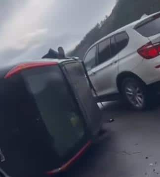 KARAMBOL NA IBARSKOJ MAGISTRALI! Automobil se prevrnuo nakon saobraćajne nesreće (VIDEO)