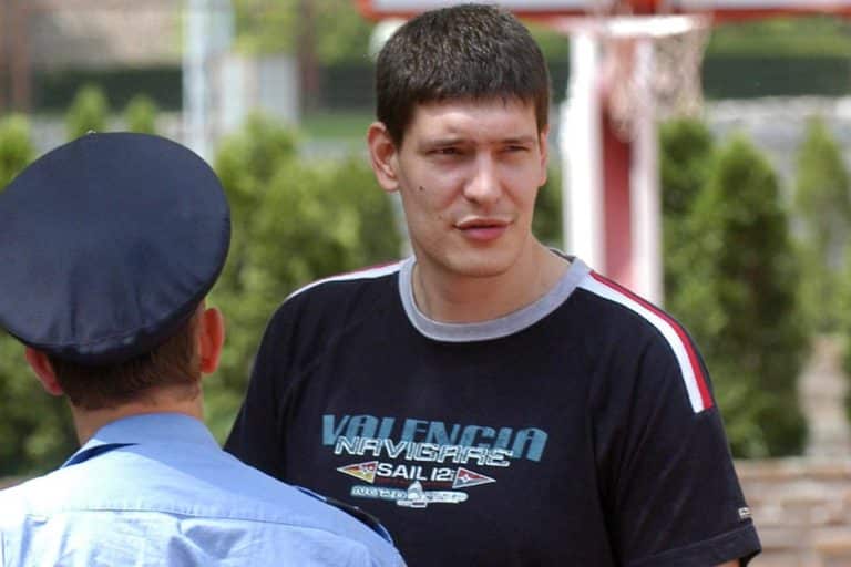 TRAGIČNA SUDBINA PORODICE KOŠARKAŠA ZVEZDE KOJI JE PRONAĐEN MRTAV! Otac mu MONSTRUOZNO ubijen, detalji koje je Vladimir otkrio sve šokirali: Ubica je dolazio…