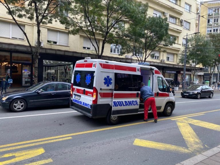 POZNATO KAKVO JE STANJE TROJE POVREĐENIH U ŽARKOVU: Oglasio se i Klinički centar Srbije nakon jutrošnjeg incidenta na Belim Vodama! VOZAČ BMW-a UHAPŠEN!
