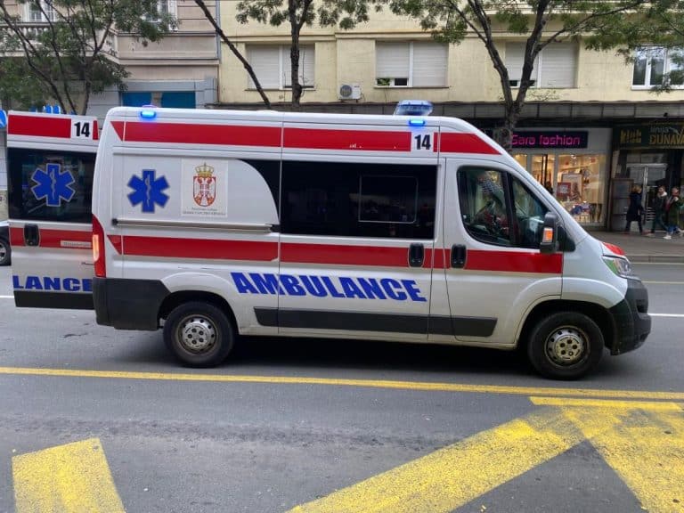 DEVOJČICA (10) POVREĐENA U SAOBRAĆAJNOJ NESREĆI Udes u Zemunu: Poznat stepen povreda