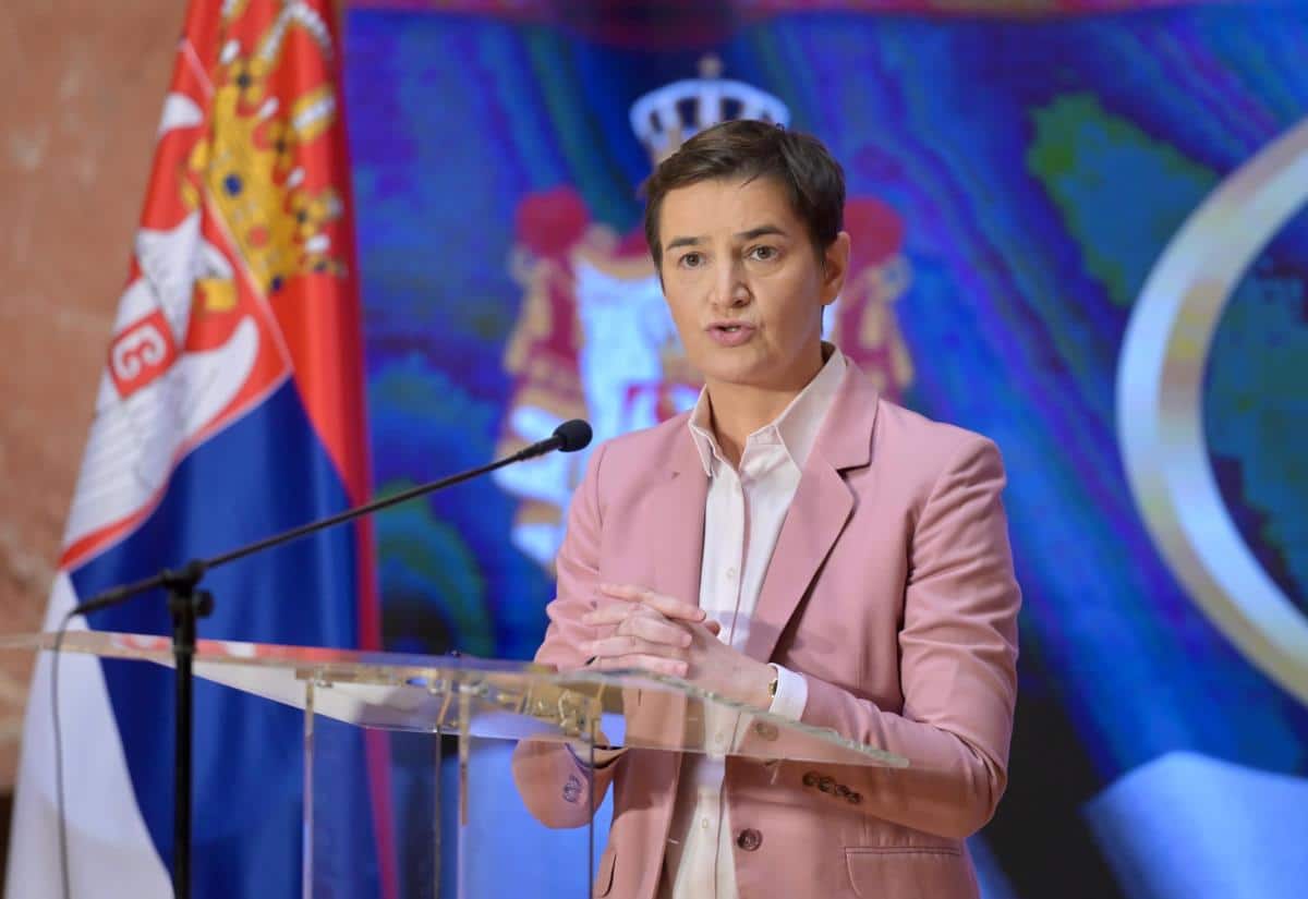 “ČETIRI MESECA DRŽAVA I VEĆINSKA SRBIJA ĆUTI, TRPI, POVLAČI SE” Ana Brnabić: Rektore, vi ste sramota, vi ste ukaljali univerzitet! Ovo je za svaku osudu