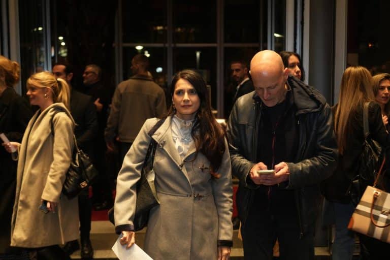 Vjera Mujović se pojavila sa dečkom na premijeri: Reditelj joj posle razvoda vratio osmeh na lice “Nisam osoba koja krije svoj privatni život” (FOTO)