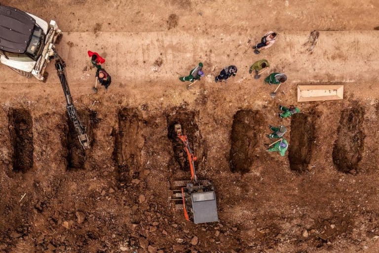 OTKRIVENI DETALJI SAHRANE POGINULIH U DISKOTECI SMRTI! Objavljeni tačno vreme i lokacije pokopa tragično nastradalih u Kočanima (FOTO/VIDEO)