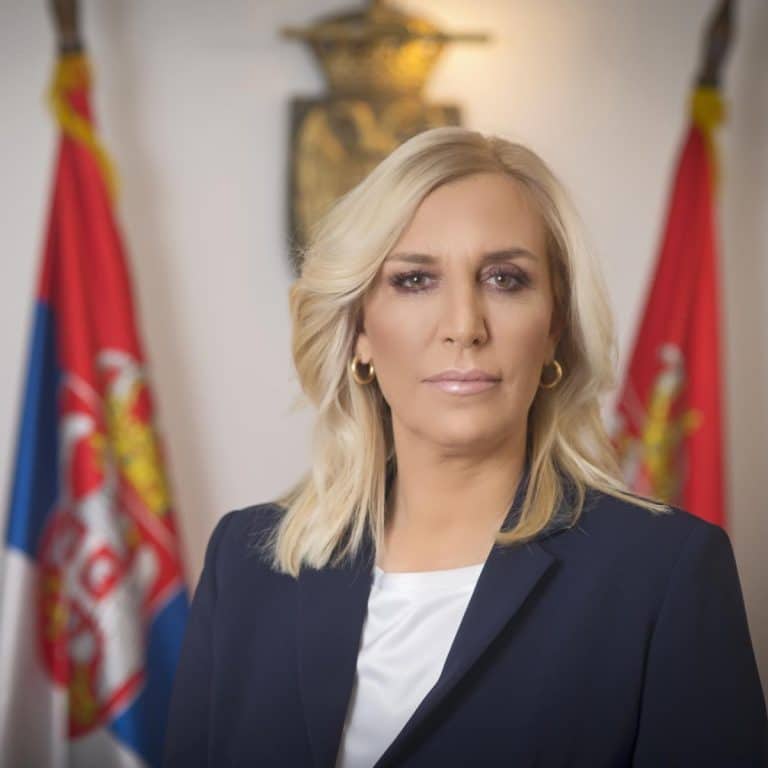 “NAPADI NA POLICIJU SU KRIVIČNO DELO I MORAJU BITI SANKCIONISANI” Ministarka Popović: Pozivam na smirivanje tenzija