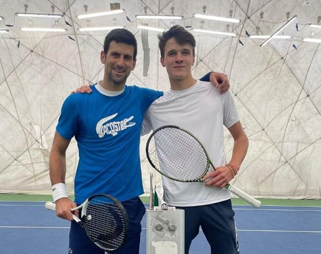 NOVAK U FINALU MAJAMIJA IGRA PROTIV TENISERA KOJEM JE PROMENIO ŽIVOT ZA 180 STEPENI! Srbin mu je pomogao, Jakub to ne zaboravlja: “Stigao je poziv od Đokovića”