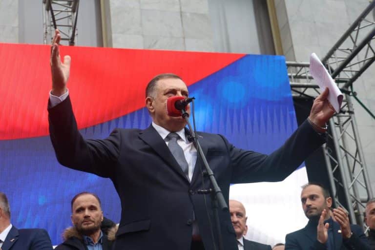 UŽIVO REPUBLIKA SRPSKA DONOSI NOVI USTAV, EVO I KADA! Dodik se obratio srpskom narodu: Banjaluka je srce Srbije! Danas je veliki dan za RS! (FOTO/VIDEO)