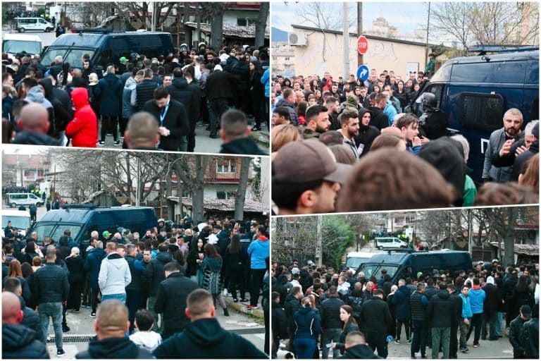 “ZA TRAGEDIJU NIJE KRIVA DRŽAVA, VEĆ ČOVEK KOJI IMA IME I PREZIME”: Građani ispred kuće vlasnika diskoteke, pokušavaju da probiju kordon policije (FOTO/VIDEO)