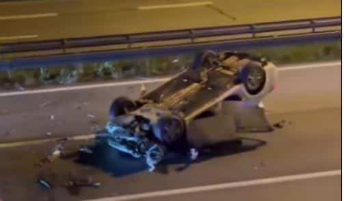 NEVEROVATNA (NE)SREĆA KOD KOVILJA: Autom sletela s nadvožnjaka na put ispod, prevrnula ga na krov, razlupala i malo se ugruvala?! (VIDEO)
