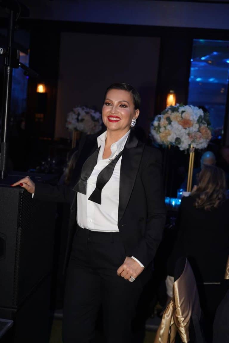NINA BADRIĆ INTIMNU PORUKU POSLALA OŽENJENOM PEVAČU: On sad sve otkrio javno u emisiji: Njegov odgovor ju je prepao: Lutko…