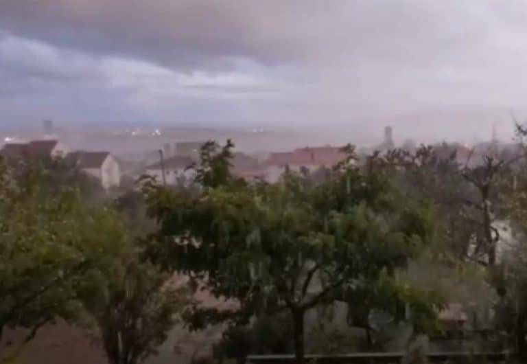 HRVATSKA SE SPREMA ZA VELIKO NEVREME! Proglašen žuti meteoalarm, stižu obilni pljuskovi sa grmljavinom i jakim udarima vetra! Evo gde će biti najgore