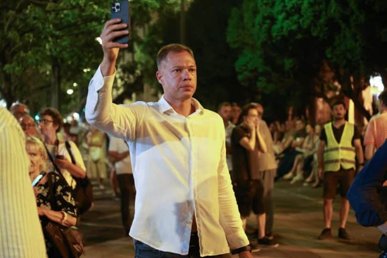 KURIR SAZNAJE! KRENULA HAPŠENJA NASILNIKA U BEOGRADU: Prvi “pao” Petar Đurić