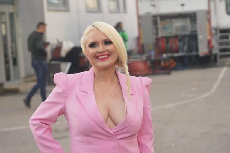 MAJA NIKOLIĆ SE OFARBALA U CRVENO! Fanovi u šoku zbog velike promene, evo kako izgleda (FOTO)