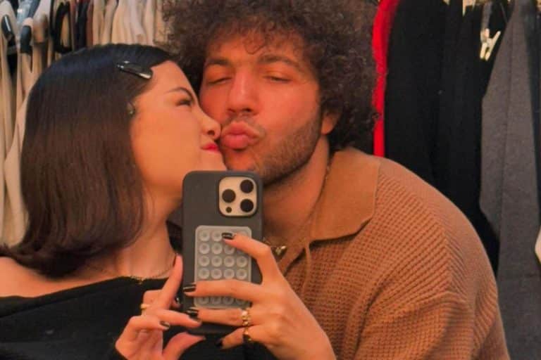 Verenik Selene Gomez pokazao ritual usled tuširanja pa zgrozio javnost: “Muka mi je dok gledam”, fanovi šokirani koga ljubi čuvena pevačica (VIDEO)