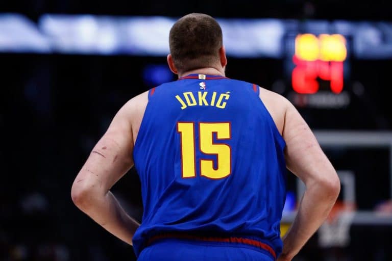 “JOKIĆ JEDVA MOŽE DA POTRČI! KAKO JE DRUGI PO UKRADENIM LOPTAMA?” Legenda NBA lige nema dilemu: Džoker je moj MVP!