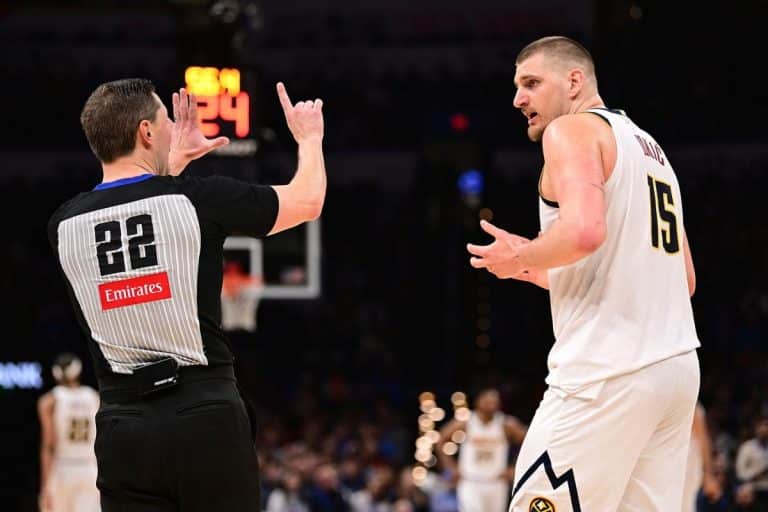 SRAM VAS BRE BILO! Jokića ubijaju od batina i ništa, a pored njihovog miljenika ne smeš ni da dišeš – poslaće ga na bacanja! Sve će uraditi da Srbin ne bude MVP
