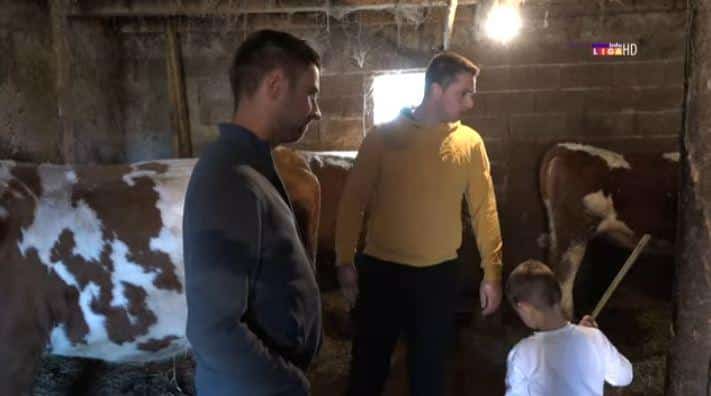 SELO PUNO ŽIVOTA, DVA MLADA BRATA, PETORO DECE, A USKORO STIŽE I DRUGI PAR BLIZANACA! Nesvakidašnja priča porodice od 11 članova iz udaljenog ivanjičkog sela