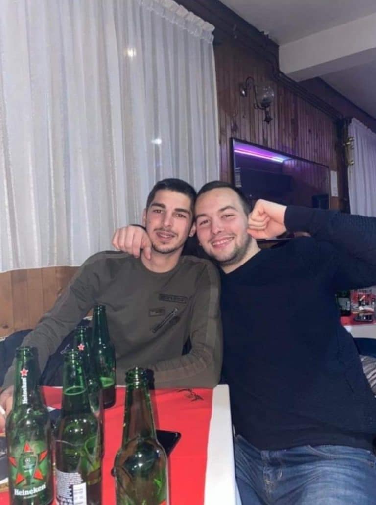 “TEŽAK DATUM, VELIKI MOTIV! NE IGRAMO ZA BODOVE NEGO ZA NAŠU BRAĆU!” Radovan i Nikola poginuli pre godinu dana, drugari organizuju utakmicu u znak sećanja