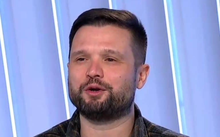PEVAČ JE NA VENČANJU DUGO GLEDAO U NEVESTU, A ONDA JOJ PRIŠAO… Kada je shvatio ko je usledio je veliki šok