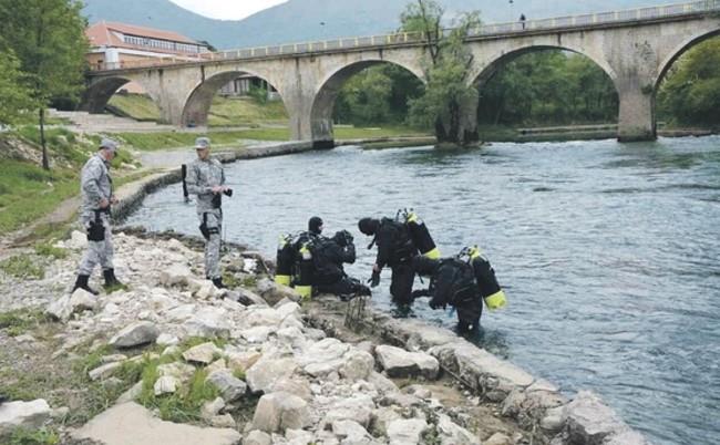 DAN ŽALOSTI U ZETI! Nakon što je pronađeno telo dečaka (4) u Morači: “Ovaj događaj je duboko potresao sve nas” – ronioci nastavljaju potragu za njegovom majkom