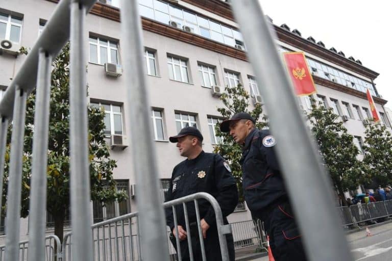 MLADIĆ (23) IZBODEN U BUDVI, ŽIVOTNO JE UGROŽEN! Sevali noževi, isplivali detalji krvave drame na crnogorskoj obali! Verbalna rasprava se pretvorila u PAKAO!