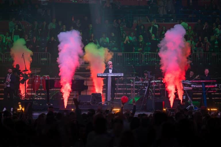 SAŠA MATIĆ NE STAJE NAKON SPEKTAKLA U BEOGRADU! Histerija među fanovima za dve Arene u Zagrebu, a uživaće i publika u Novom Sadu