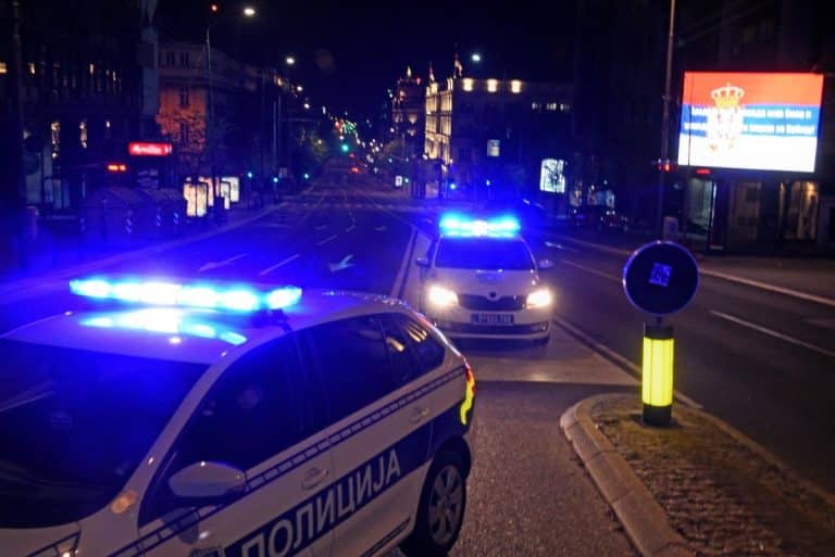 INCIDENT U BEOGRADU: Muškarac (37) došao u 4 ujutru u poznati klub, počeo da tuče radnika, nasrnuo i na policajca