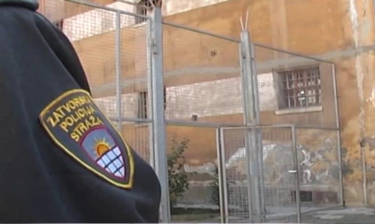 STRAŠNA TUČA U ZATVORU: Jedan zatvorenik teško je povređen, završio je u bolnici!