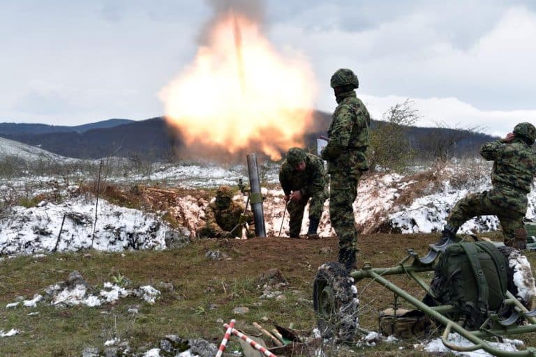 POGLEDAJTE VEŽBU SRPSKE ARTILJERIJEI PEŠADIJE: Izvedena borbena obuka jedinica Četvrte brigade kopnene vojske (VIDEO/FOTO)