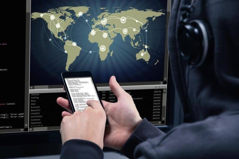 Kako da znate da li vam neko prisluškuje telefon: Stručnjaci otkrili kako da prepoznate prve znake i sprečite ih
