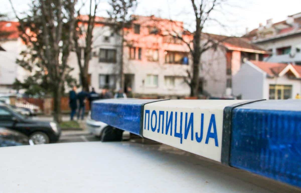 NEČUVENO RAZBOJNIŠTVO NA KARABURMI: Zaskočio čoveka, napao i opljačkao kod pekare pa ga ostavio da leži nasred ulice! Koristio i elektro-šoker?!