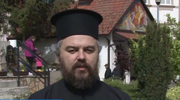 Nije Hristos vaskrsao da bismo mi farbali jaja, ljudi od toga prave takmičenje” Sveštenik Petrić o pravoj suštini Uskrsa: “I da ih ne ofarbamo, Bože moj!