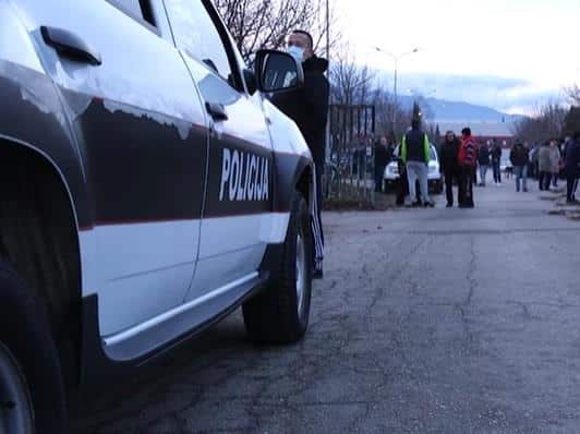 CELO SELO OSTALO BEZ STRUJE ZBOG PIJANOG VOZAČA: Udario je u banderu, nastao je haos