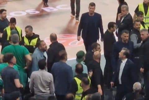 HAOS U ATINI POSLE PORAZA PANATINAIKOSA: Grčki navijači napali trenera Efesa!
