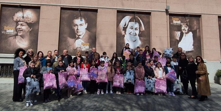 BAKSUZI, UGURSUZI I NAMĆORI DARIVALI 110 ĐAKA Humano društvo “Dobra narav” iz Kruševca u tradicionalnoj humanitarnoj akciji