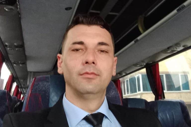 OVO JE MUŠKARAC KOJI JE ZAPALIO KUĆU U KOJOJ SU MU BILI ŽENA I DECA: “Žena nema ko da zaštiti, ako se samo ne zaštitimo” (FOTO)
