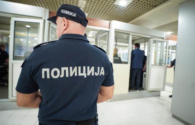 HAPŠENJE NA BEOGRADSKOM AERODROMU! Lisice stavljene osuđivanom državljaninu Nigerije
