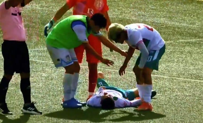 STRAVIČNA TRAGEDIJA TOKOM UTAKMICE: Fudbaler umro posle sudara sa golmanom! (UZNEMIRUJUĆE)
