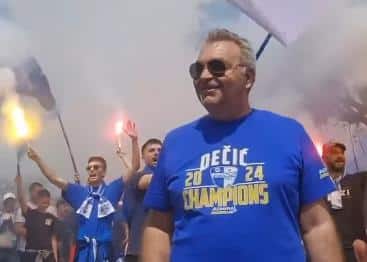 VELIKI BROJ NAVIJAČA NA ULICAMA U CRNOJ GORI ZBOG SKANDALOZNE ODLUKE PRVAKA DRŽAVE! Promenili grb u boje Albanije, gomila ljudi izašla na protest