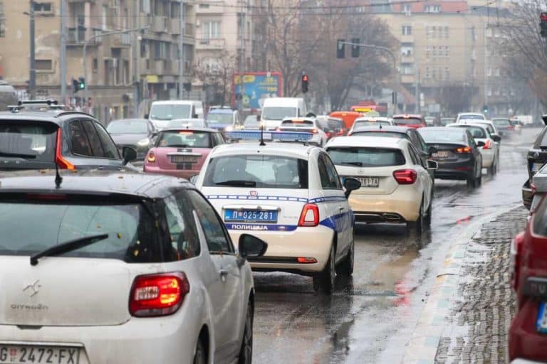 AMSS savetuje vozačima oprezniju vožnju, prilagođenu stanju i uslovima puta