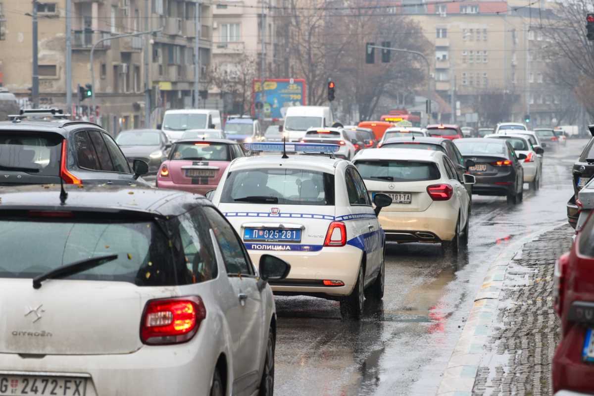 AMSS savetuje vozačima oprezniju vožnju, prilagođenu stanju i uslovima puta