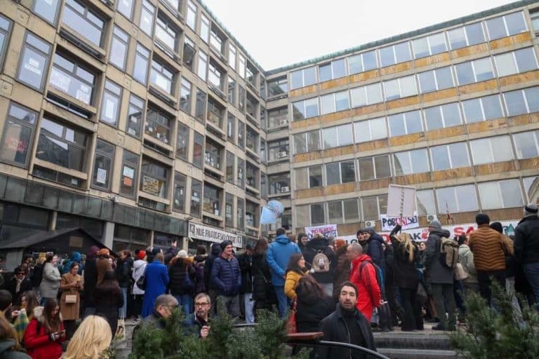 DEKAN FILOZOFSKOG FAKULTETA POSLAO OPOZICIONE PROFESORKE NA PLENUM! Tražile od studenta da u zahteve uvrste “Đilasovu vladu”, oni za sada odbili