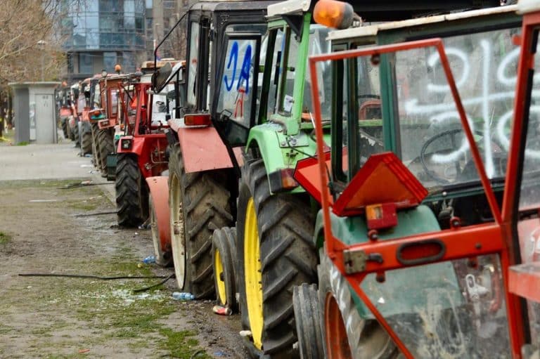 PRIZNAO DA JE METALNOM ŠIPKOM DEMOLIRAO TRAKTORE U PIONIRSKOM PARKU: Uhapšen po poternici zbog nasilničkog ponašanja