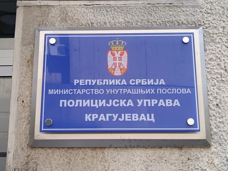 KRIVIČNE PRIJAVE PROTIV DVE OSOBE ZBOG NAPADA NA ZAPOSLENE PARKING SERVISA Pune ruke posla policije u Kragujevcu