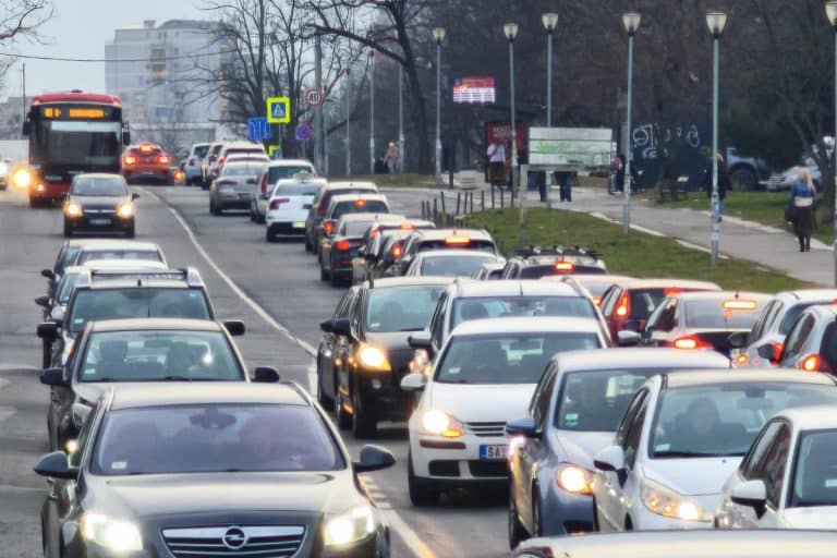 VAŽNO ZA SVE VOZAČE Tokom praznika se naoružajte strpljenjem! Očekuju se gužve na putevima
