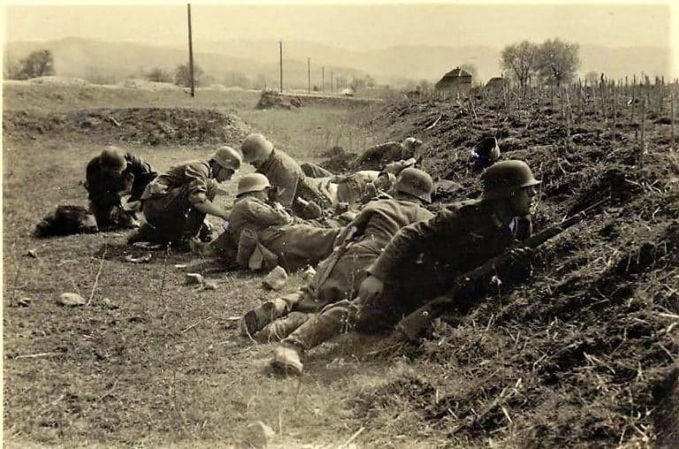 PUCANJ U NEMAČKOG OKUPATORA: Obeležena godišnjica prvog oružanog otpora 1941. godine (FOTO)